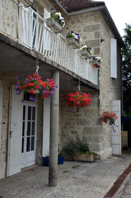 Chez Madeleine Bed & Breakfast Saint-Colomb-de-Lauzun Exterior photo